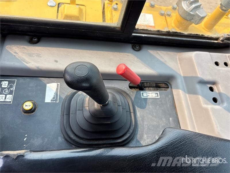 Komatsu D65PX-17 Vikšriniai buldozeriai