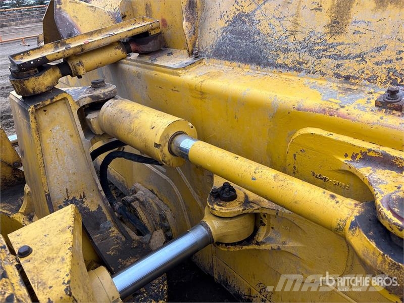 Komatsu D65PX-18 Crawler Dozer Гусеничные бульдозеры