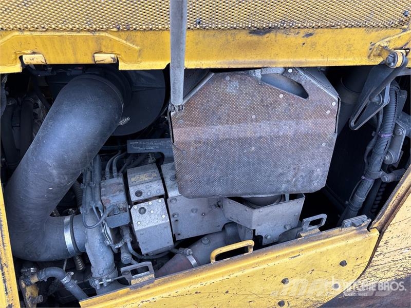 Komatsu D65WX-17 Crawler Dozer Crawler dozers