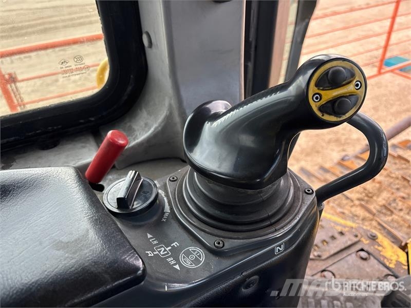 Komatsu D65WX-17 Crawler Dozer Crawler dozers