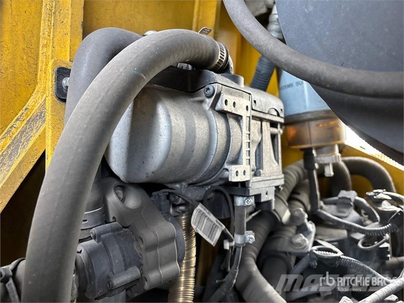 Komatsu D65WX-17 Crawler Dozer Crawler dozers