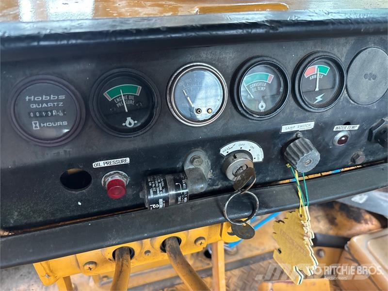 Komatsu D85E Vikšriniai buldozeriai