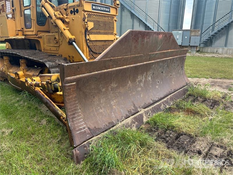 Komatsu D85E Vikšriniai buldozeriai