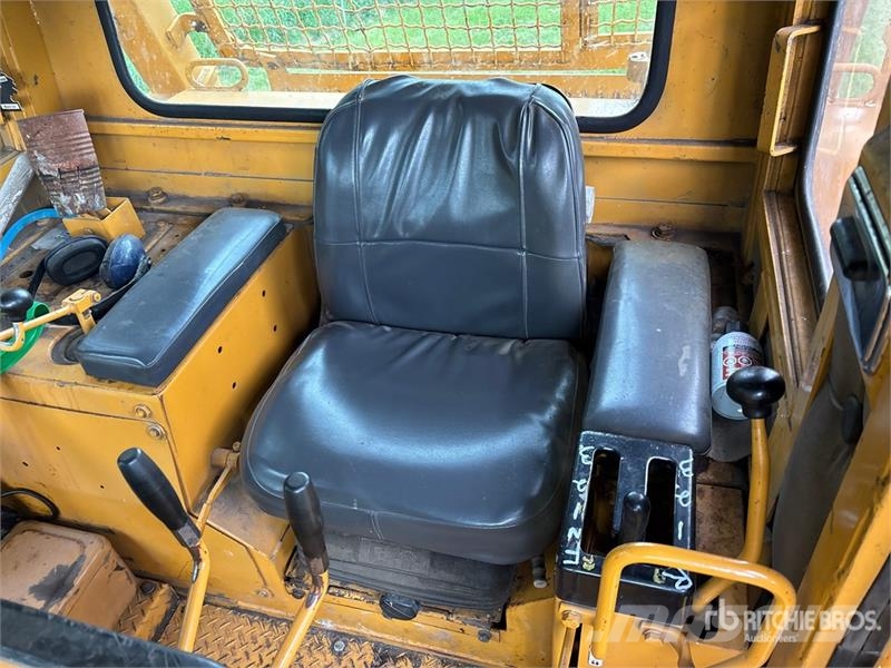 Komatsu D85E Vikšriniai buldozeriai