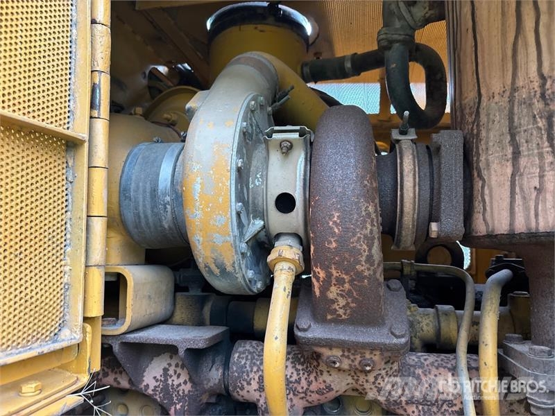 Komatsu D85E 履带式推土机