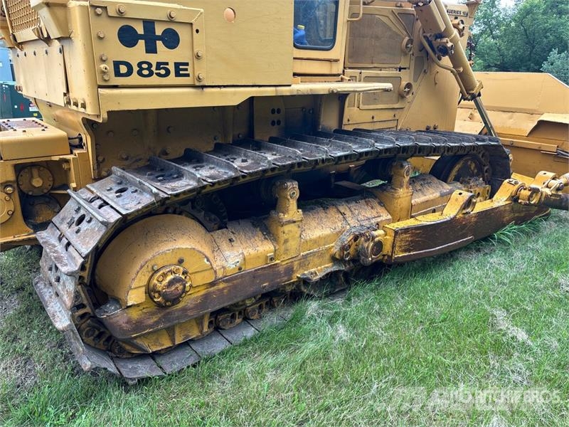 Komatsu D85E Vikšriniai buldozeriai