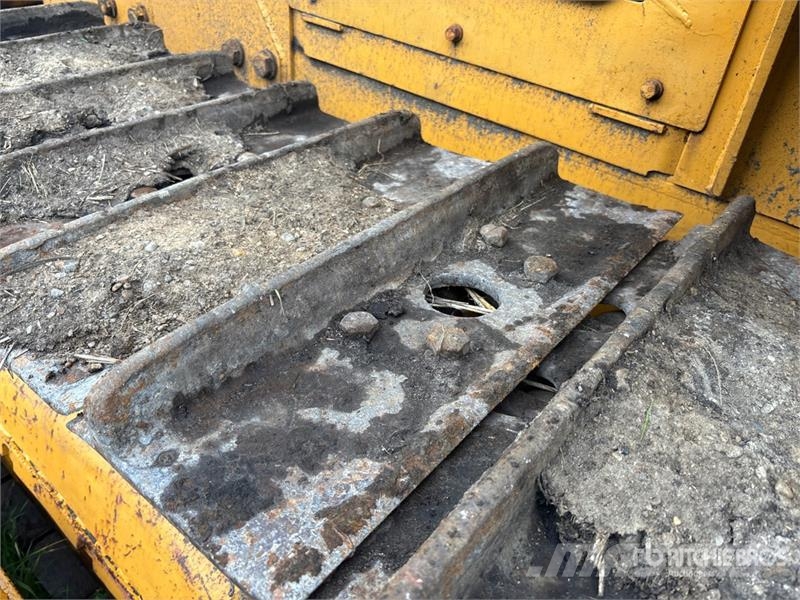 Komatsu D85E Vikšriniai buldozeriai