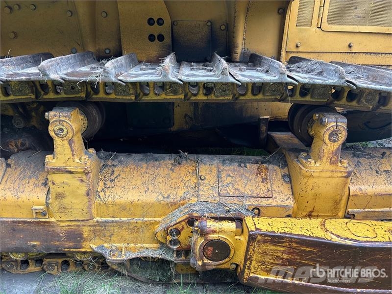 Komatsu D85E Vikšriniai buldozeriai