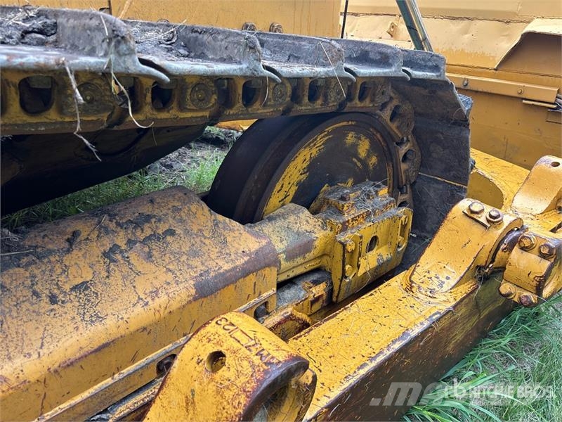 Komatsu D85E Vikšriniai buldozeriai