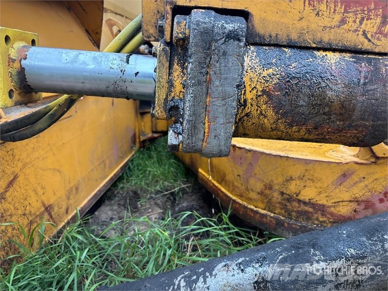 Komatsu D85E 履带式推土机