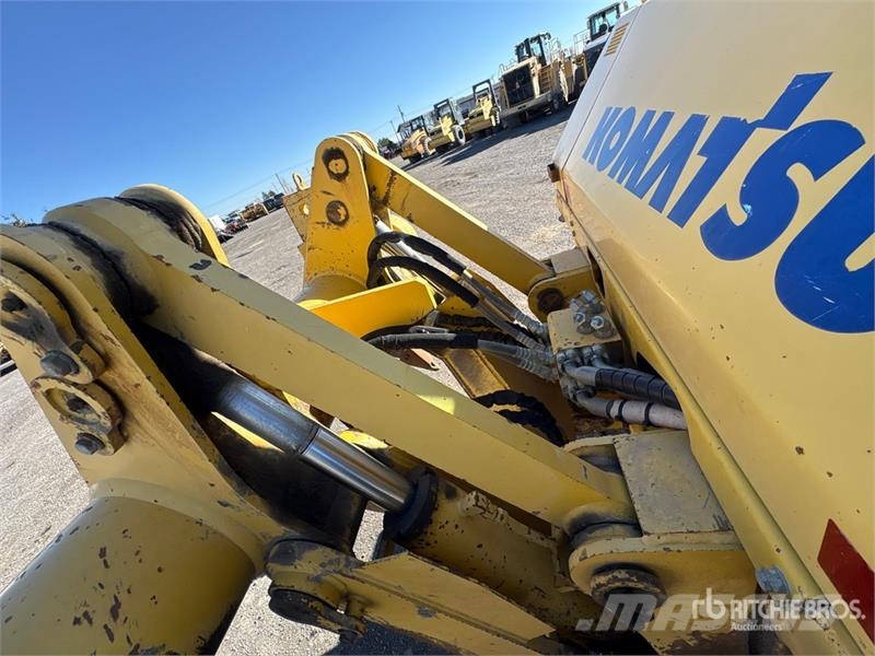 Komatsu D85EX-15 Верижни булдозери