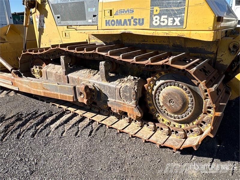 Komatsu D85EX-15 Верижни булдозери