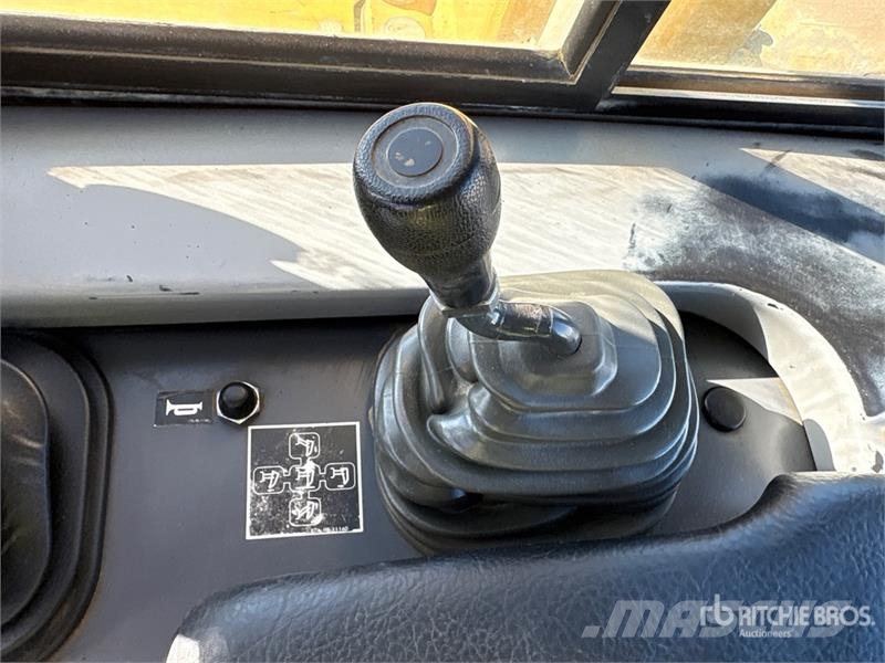 Komatsu D85EX-15 Верижни булдозери