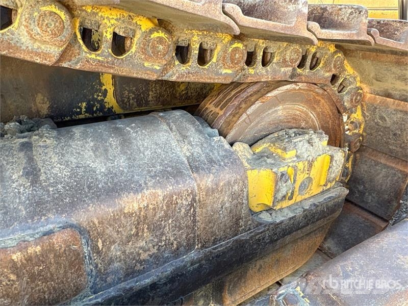 Komatsu D85EX-15 Верижни булдозери