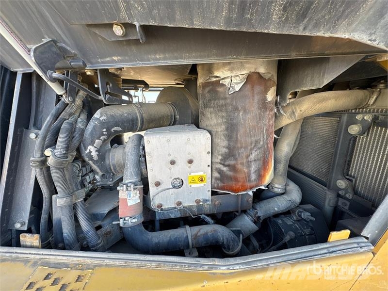 Komatsu D85EX-15 Верижни булдозери