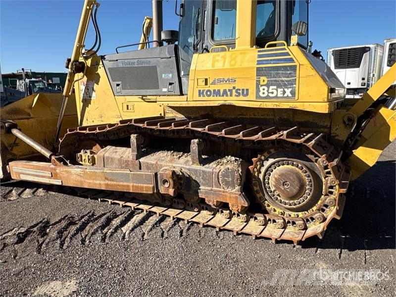 Komatsu D85EX-15 Верижни булдозери