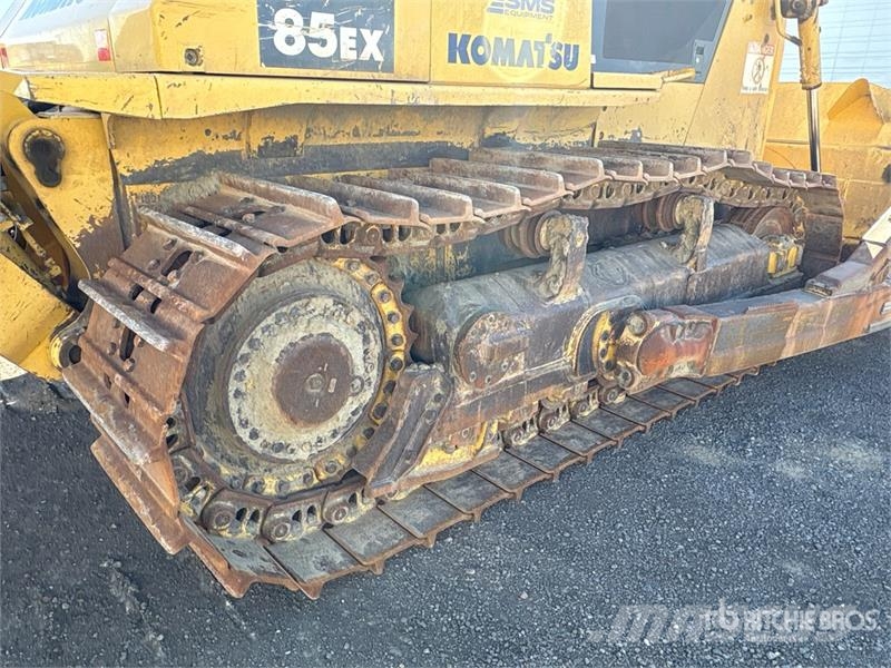 Komatsu D85EX-15 Верижни булдозери