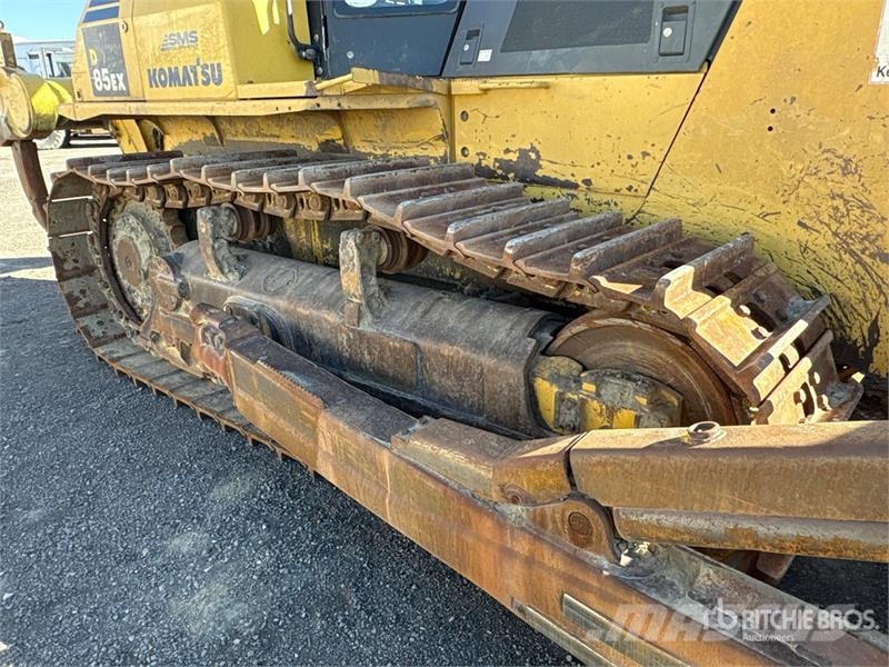 Komatsu D85EX-15 Верижни булдозери