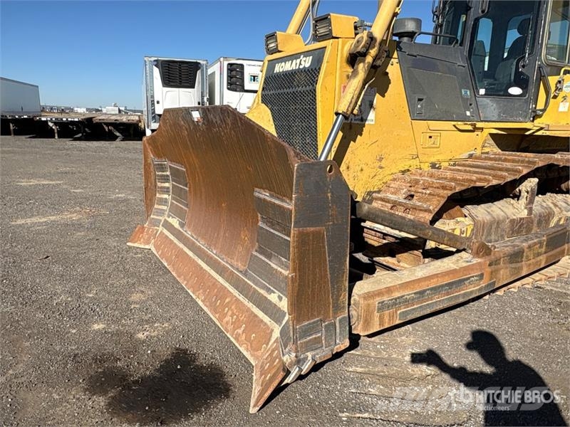 Komatsu D85EX-15 Верижни булдозери