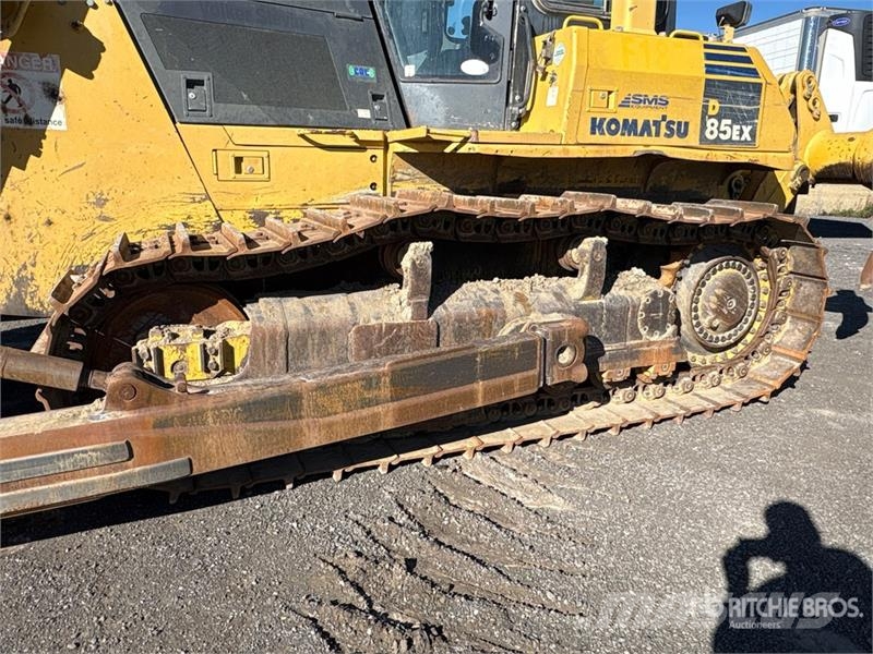 Komatsu D85EX-15 Верижни булдозери