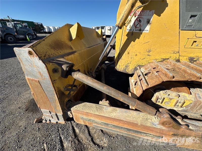 Komatsu D85EX-15 Верижни булдозери