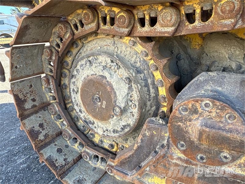 Komatsu D85EX-15 Верижни булдозери