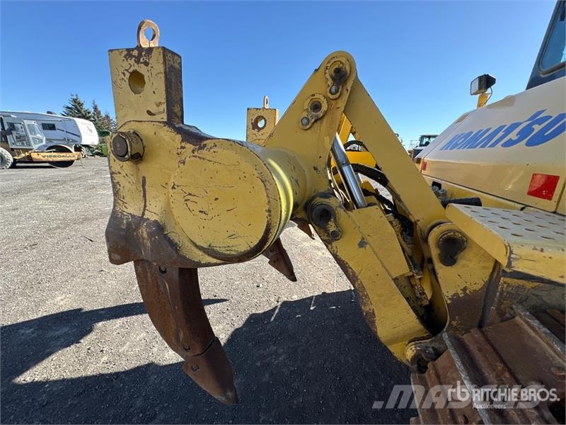 Komatsu D85EX-15 Верижни булдозери