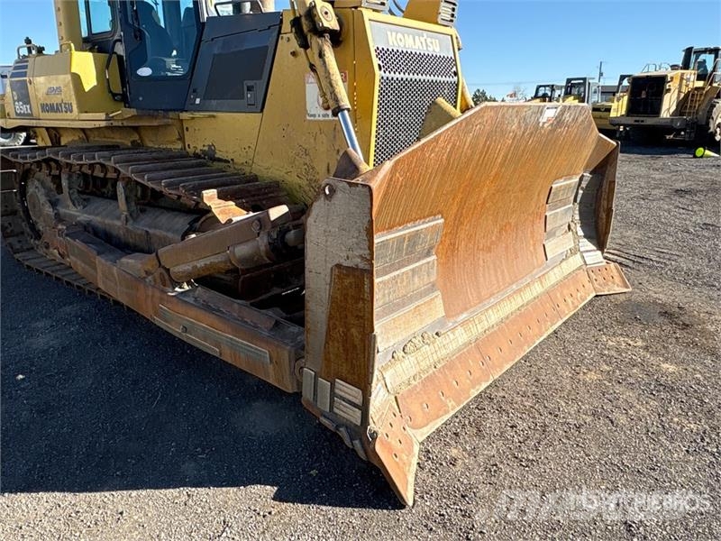 Komatsu D85EX-15 Верижни булдозери