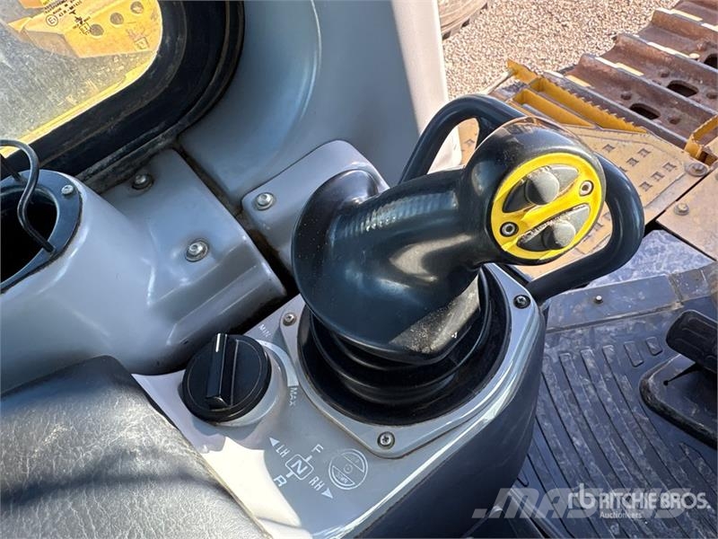 Komatsu D85EX-15 Верижни булдозери