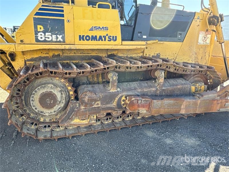 Komatsu D85EX-15 Верижни булдозери