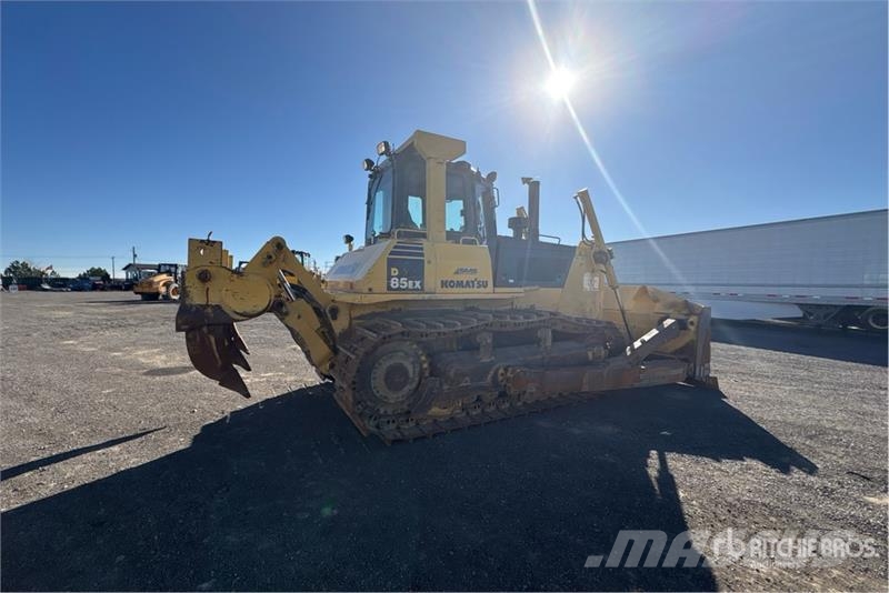 Komatsu D85EX-15 Верижни булдозери