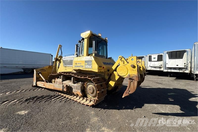 Komatsu D85EX-15 Верижни булдозери