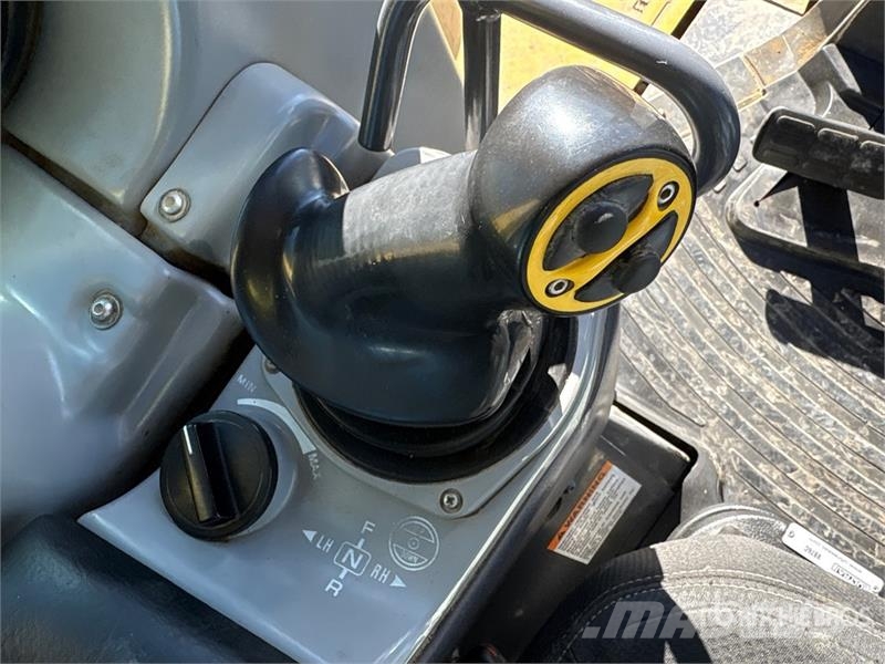 Komatsu D85EX-15 Верижни булдозери