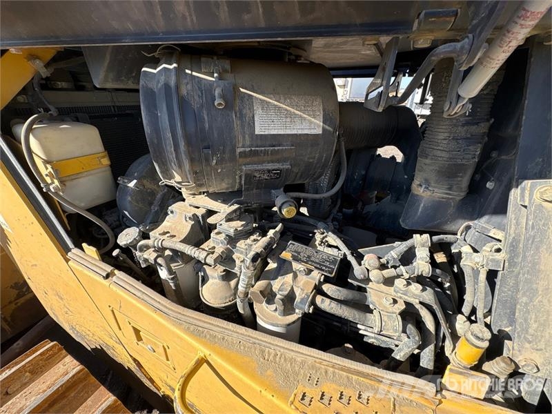 Komatsu D85EX-15 Верижни булдозери