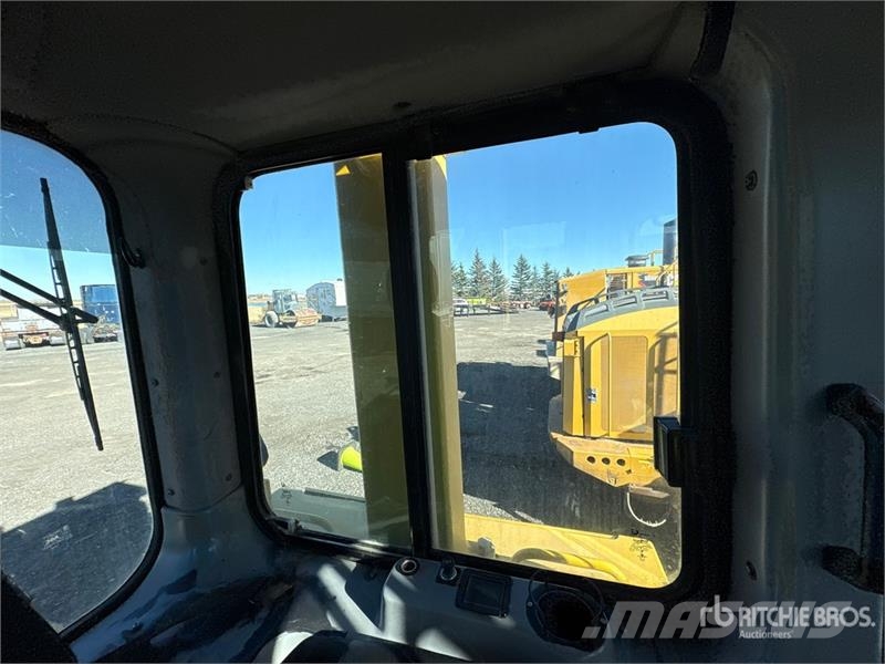 Komatsu D85EX-15 Верижни булдозери