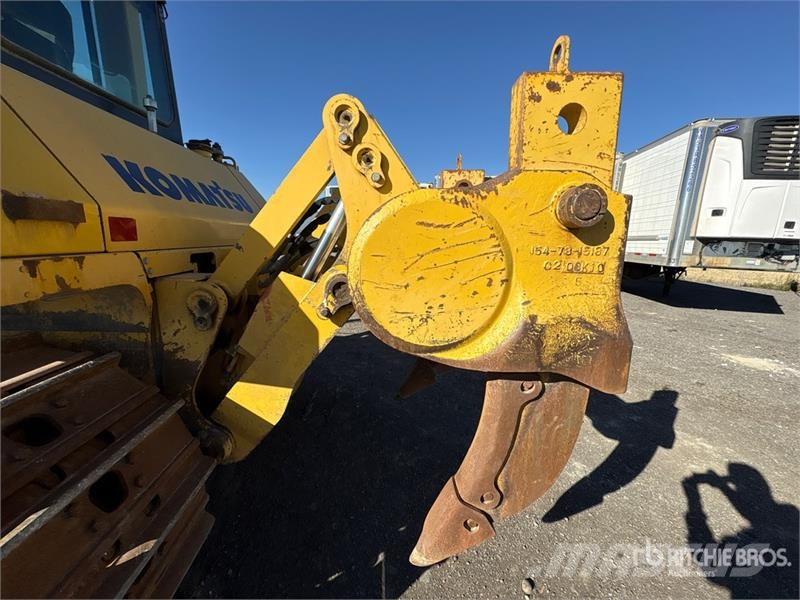 Komatsu D85EX-15 Верижни булдозери