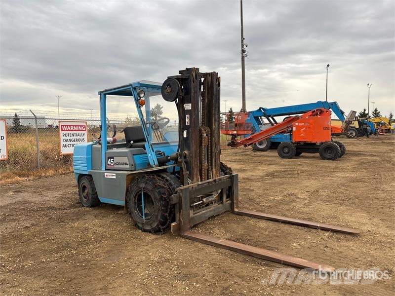 Komatsu FG45T-6 9260 lb Forklift Viličarji - drugo