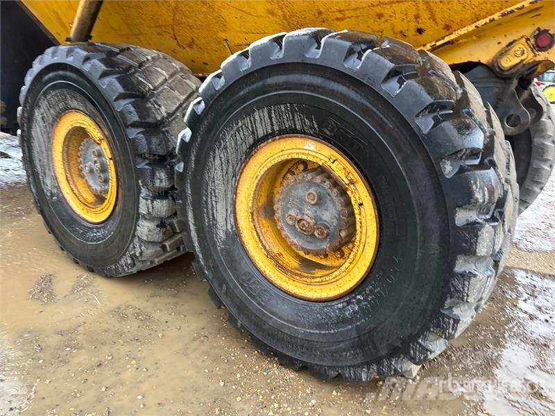 Komatsu HM300-3 Liigendraamiga pinnaseveokid