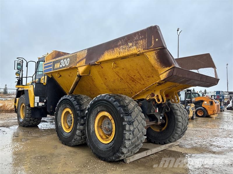Komatsu HM300-3 Liigendraamiga pinnaseveokid