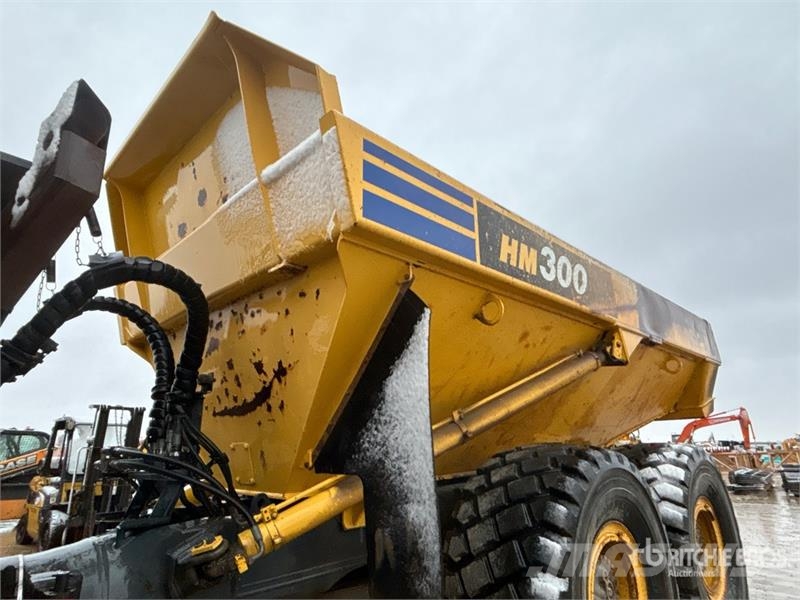 Komatsu HM300-3 Liigendraamiga pinnaseveokid
