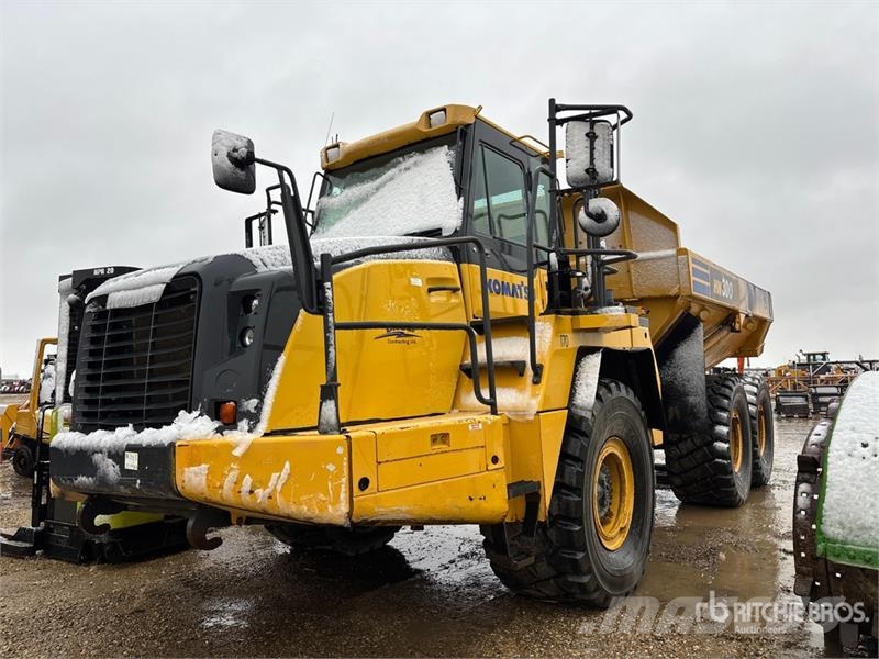 Komatsu HM300-3 Liigendraamiga pinnaseveokid