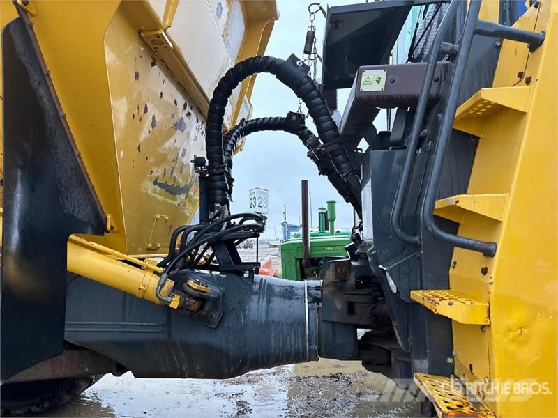 Komatsu HM300-3 Liigendraamiga pinnaseveokid