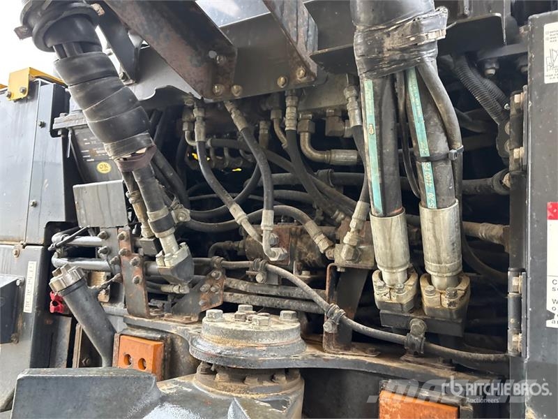 Komatsu HM300-3 Liigendraamiga pinnaseveokid