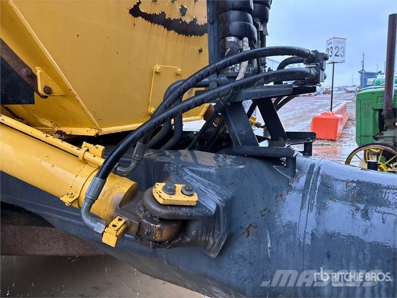 Komatsu HM300-3 Liigendraamiga pinnaseveokid