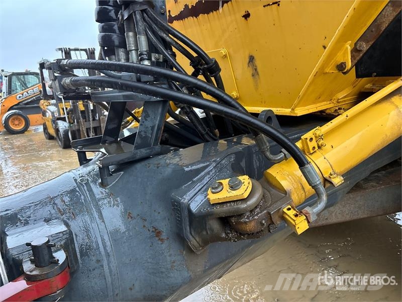 Komatsu HM300-3 Liigendraamiga pinnaseveokid