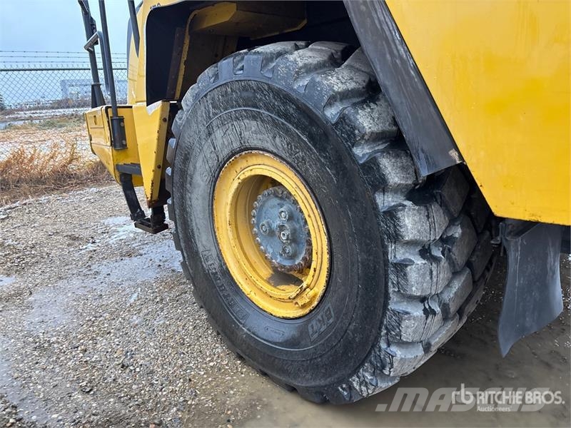 Komatsu HM300-3 Liigendraamiga pinnaseveokid