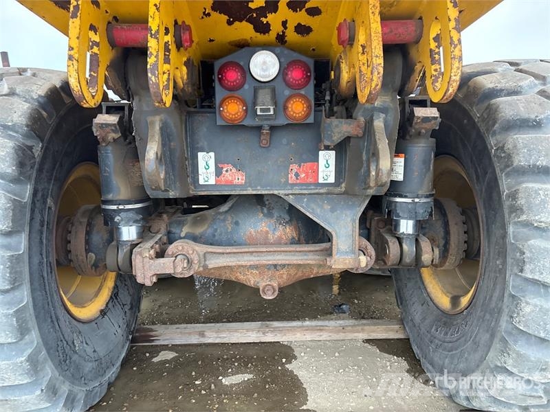 Komatsu HM300-3 Liigendraamiga pinnaseveokid