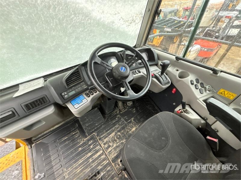 Komatsu HM300-3 Liigendraamiga pinnaseveokid