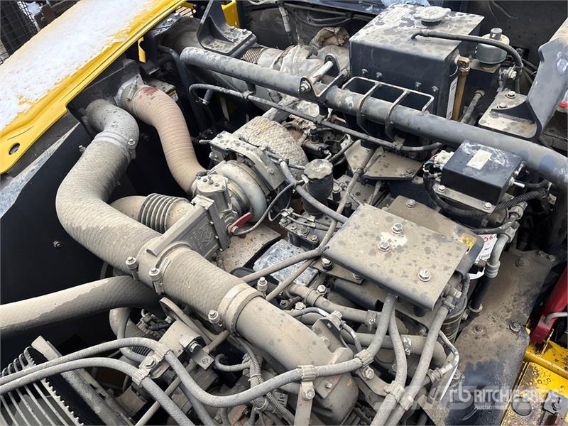 Komatsu HM300-3 Liigendraamiga pinnaseveokid