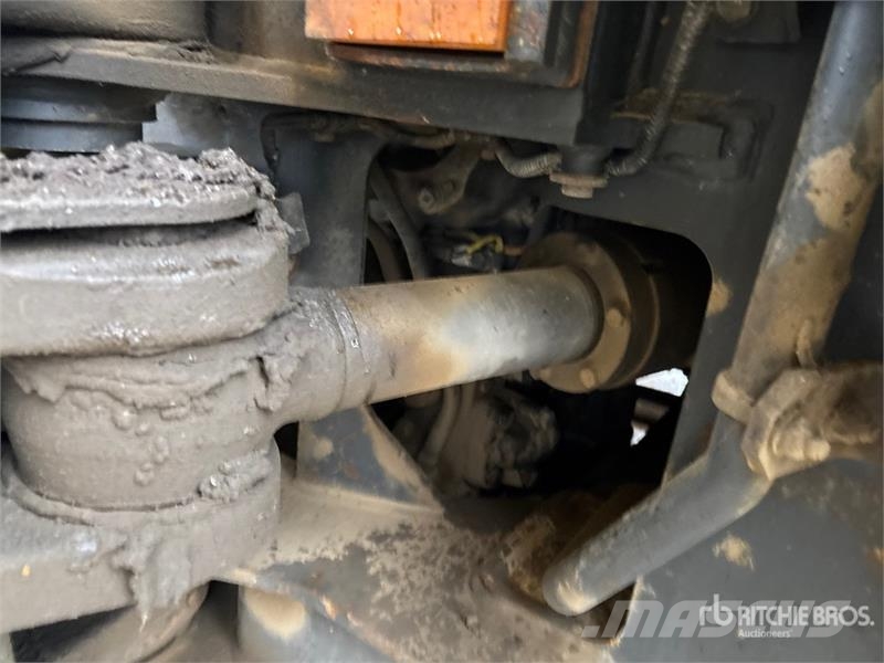 Komatsu HM300-3 Liigendraamiga pinnaseveokid